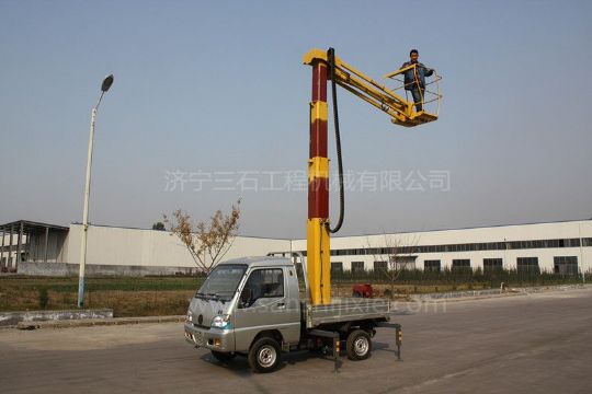 點擊查看詳細信息<br>標題：小型高空作業(yè)車 閱讀次數(shù)：2199